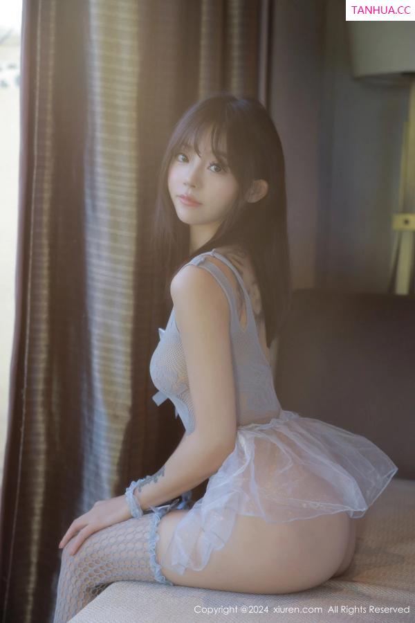 佘贝拉  [XiuRen]高清写真图 2024.03.12 No.8214 佘贝拉Bella 性感美腿第16张图片